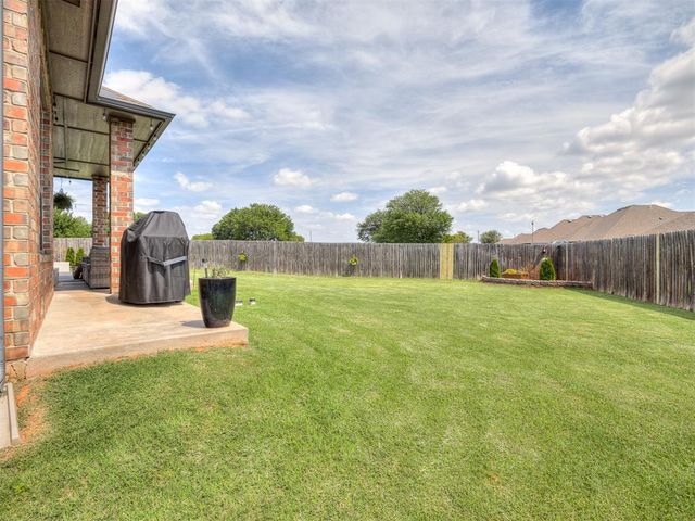 11833 SW 26th Terrace, Yukon, OK 73099