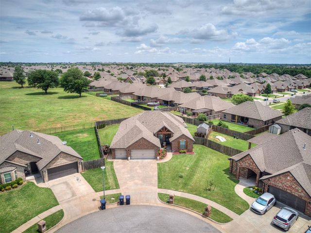 11833 SW 26th Terrace, Yukon, OK 73099