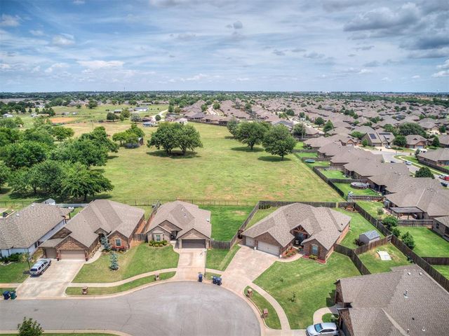 11833 SW 26th Terrace, Yukon, OK 73099