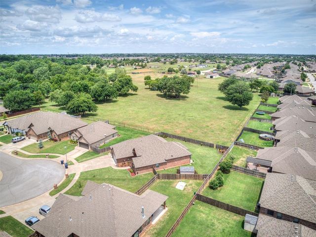 11833 SW 26th Terrace, Yukon, OK 73099