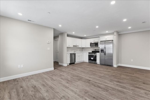 204 Central Street J, Avon, MA 02322
