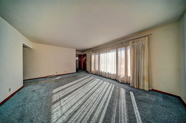 2106 42nd Street NE, Cedar Rapids, IA 52402