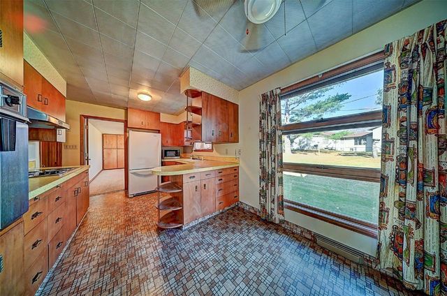 2106 42nd Street NE, Cedar Rapids, IA 52402