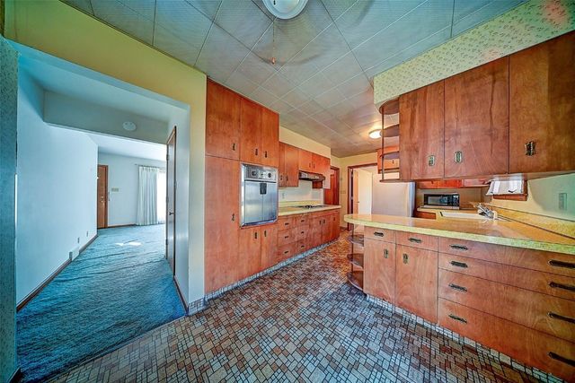 2106 42nd Street NE, Cedar Rapids, IA 52402