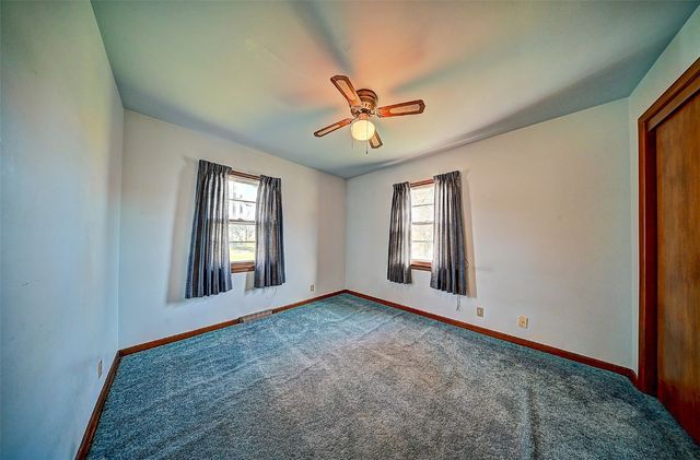 2106 42nd Street NE, Cedar Rapids, IA 52402