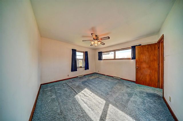 2106 42nd Street NE, Cedar Rapids, IA 52402