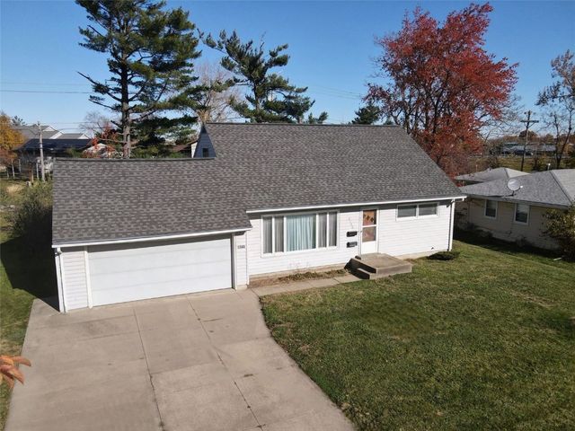 2106 42nd Street NE, Cedar Rapids, IA 52402