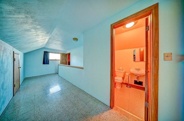 2106 42nd Street NE, Cedar Rapids, IA 52402