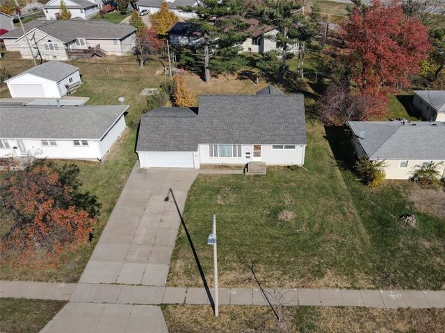 2106 42nd Street NE, Cedar Rapids, IA 52402