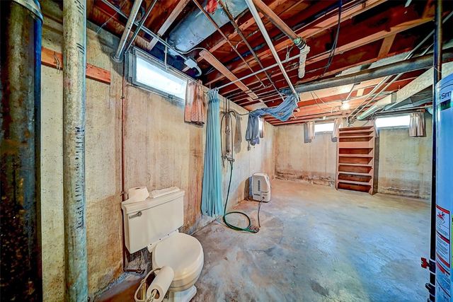 2106 42nd Street NE, Cedar Rapids, IA 52402