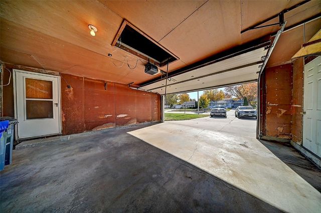 2106 42nd Street NE, Cedar Rapids, IA 52402