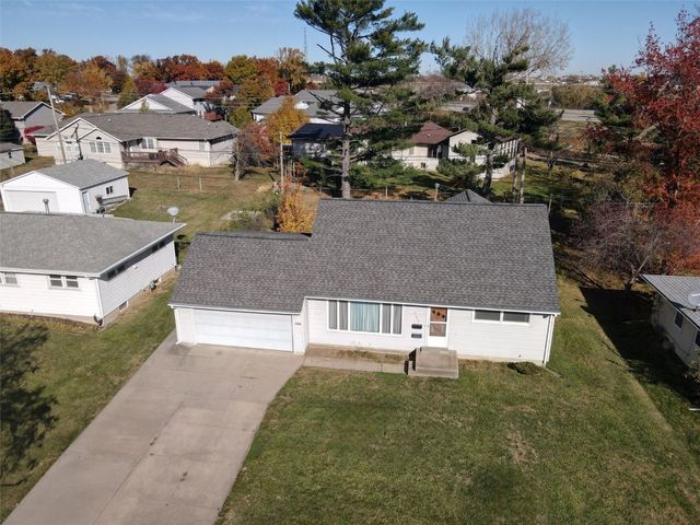 2106 42nd Street NE, Cedar Rapids, IA 52402