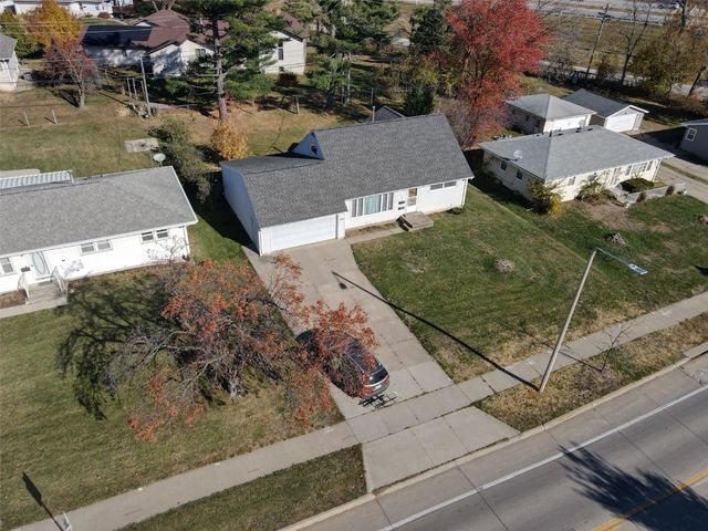 2106 42nd Street NE, Cedar Rapids, IA 52402