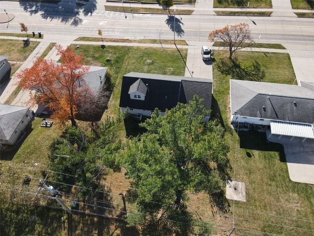 2106 42nd Street NE, Cedar Rapids, IA 52402