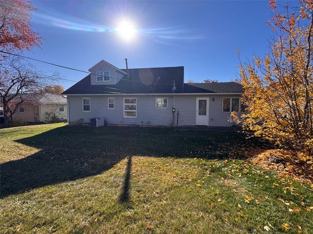 2106 42nd Street NE, Cedar Rapids, IA 52402