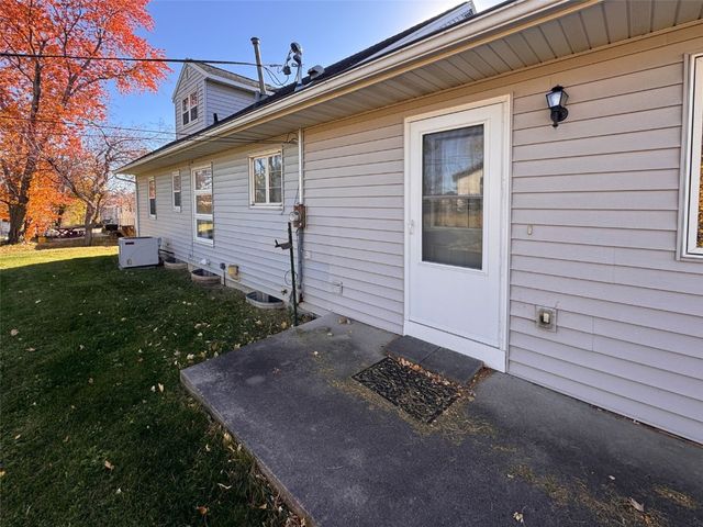 2106 42nd Street NE, Cedar Rapids, IA 52402