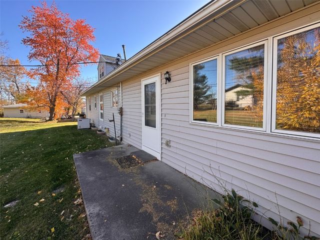 2106 42nd Street NE, Cedar Rapids, IA 52402