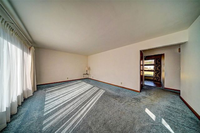 2106 42nd Street NE, Cedar Rapids, IA 52402