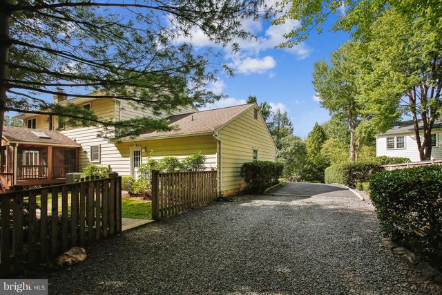 11151 CONESTOGA CT, Oakton, VA 22124