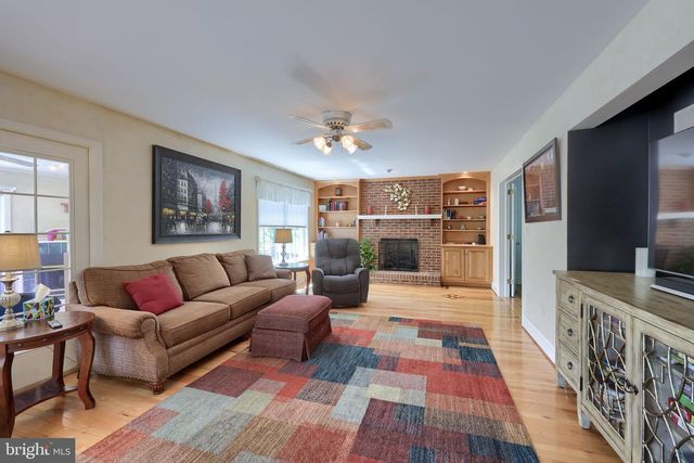 404 RHODA DR, Lancaster, PA 17601