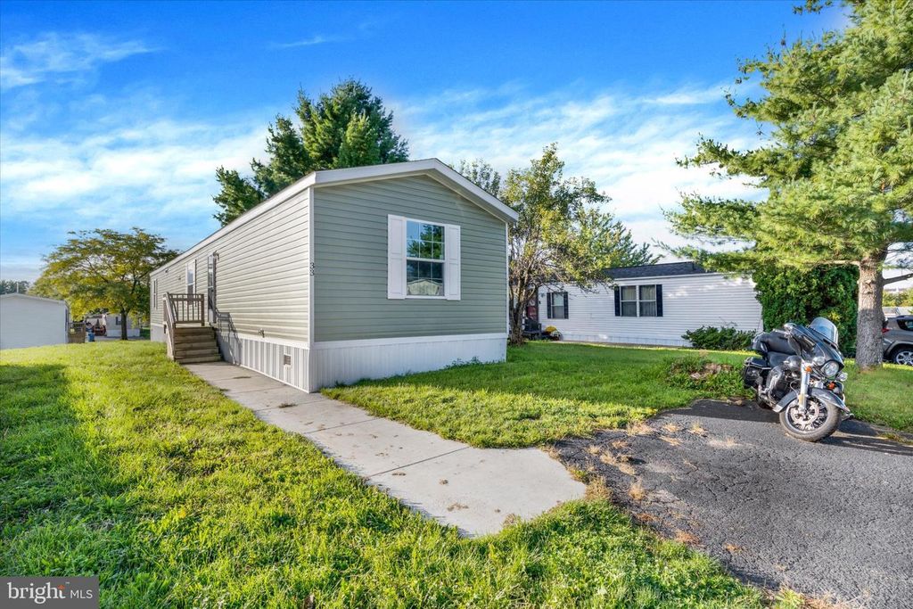 Image 1 of property listing at 33 DALLAS DR, Grantville, PA 17028