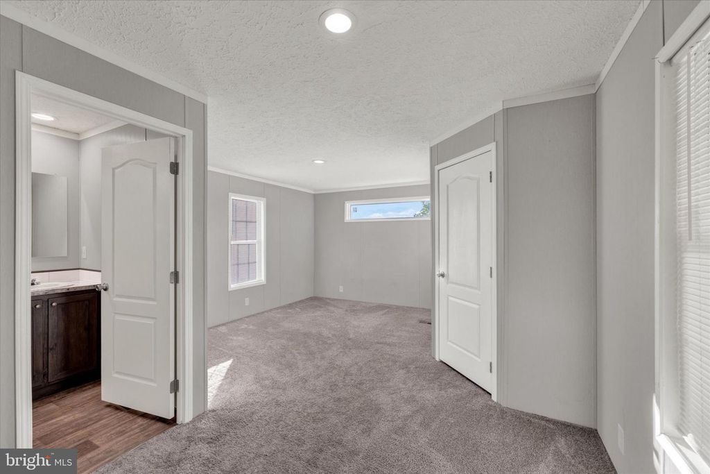 Image 12 of property listing at 33 DALLAS DR, Grantville, PA 17028
