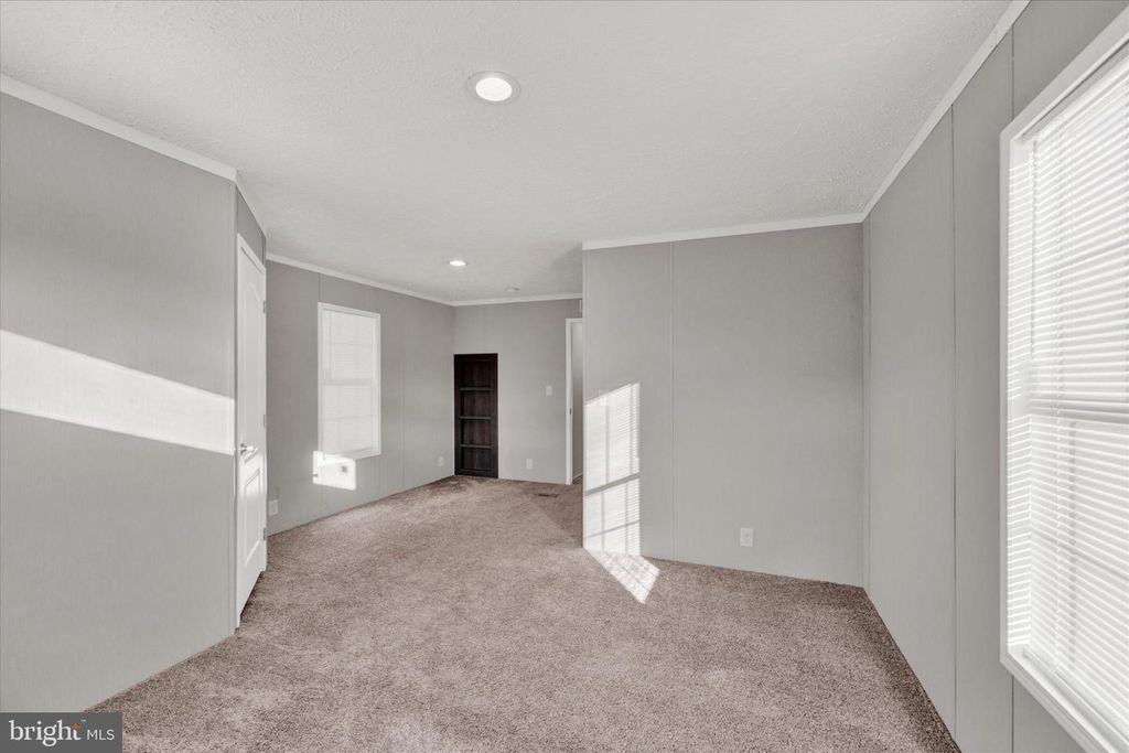 Image 13 of property listing at 33 DALLAS DR, Grantville, PA 17028