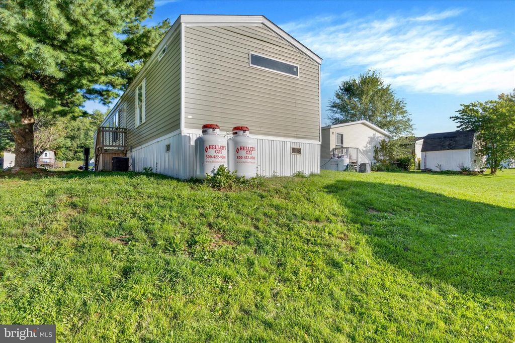 Image 19 of property listing at 33 DALLAS DR, Grantville, PA 17028