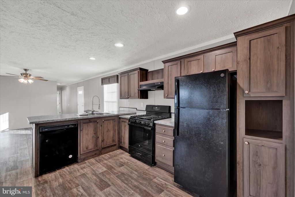 Image 9 of property listing at 33 DALLAS DR, Grantville, PA 17028