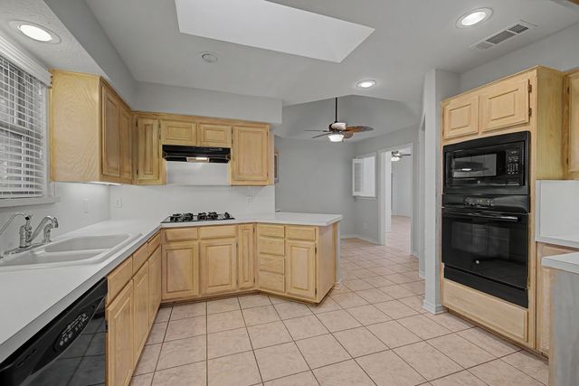 7513 Ramble Wood Trail, Fort Worth, TX 76132