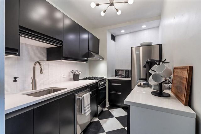 1150 N Lake Shore Drive 14K, Chicago, IL 60611