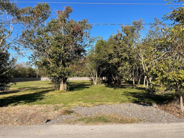 02 Middleton Street, Bacliff, TX 77518