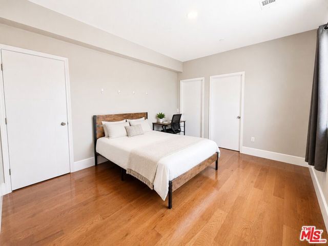 1212 W 37th Drive 2, Los Angeles, CA 90007