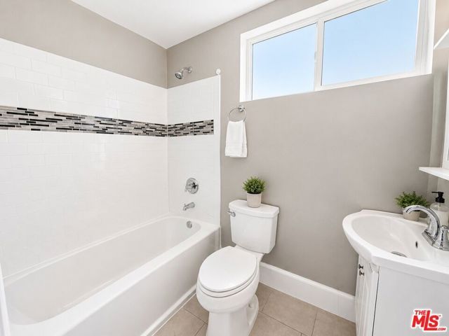 1212 W 37th Drive 2, Los Angeles, CA 90007
