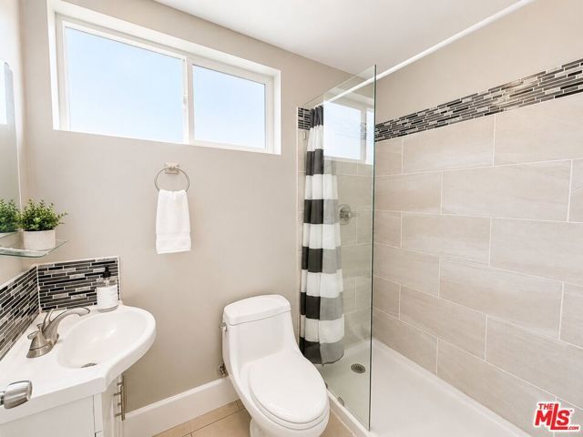 1212 W 37th Drive 2, Los Angeles, CA 90007
