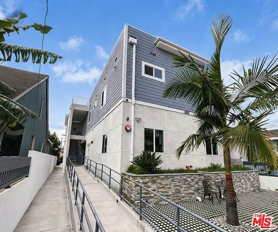 1212 W 37th Drive 2, Los Angeles, CA 90007