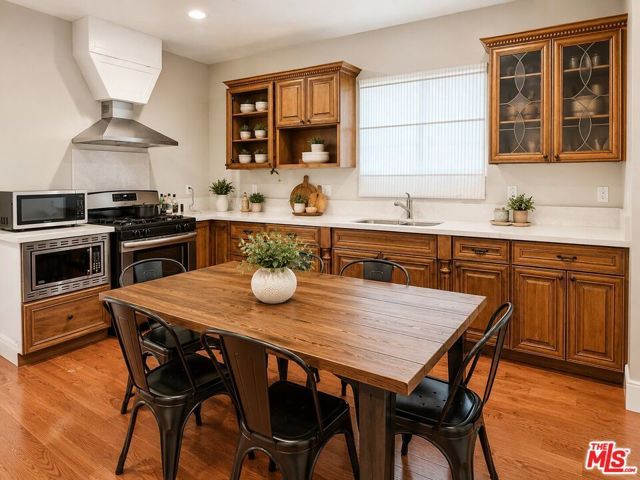 1212 W 37th Drive 2, Los Angeles, CA 90007