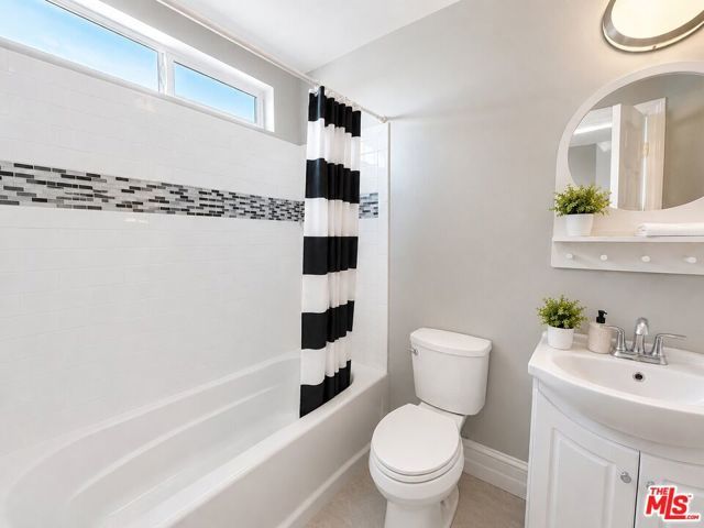 1212 W 37th Drive 2, Los Angeles, CA 90007