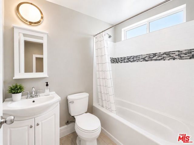 1212 W 37th Drive 2, Los Angeles, CA 90007