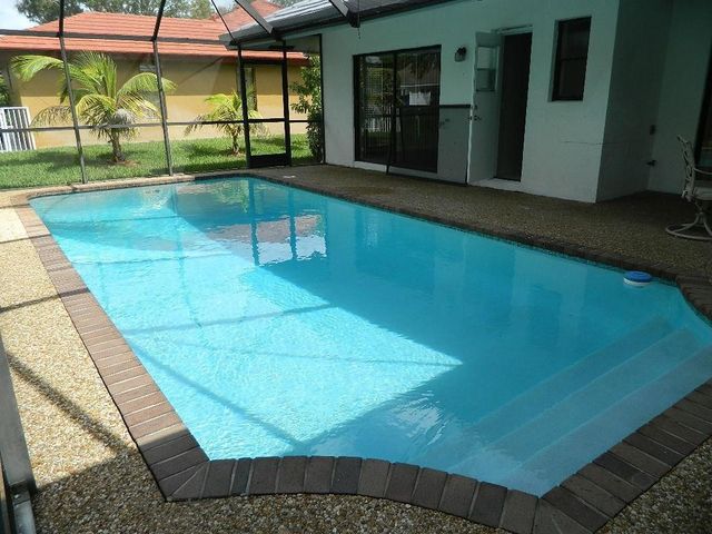 4002 NW 73rd Avenue, Coral Springs, FL 33065