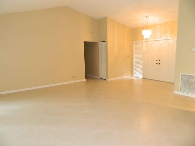 4002 NW 73rd Avenue, Coral Springs, FL 33065