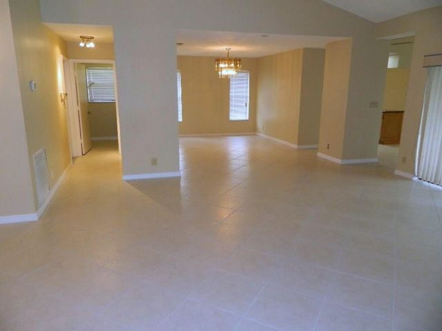 4002 NW 73rd Avenue, Coral Springs, FL 33065