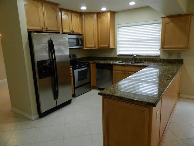 4002 NW 73rd Avenue, Coral Springs, FL 33065