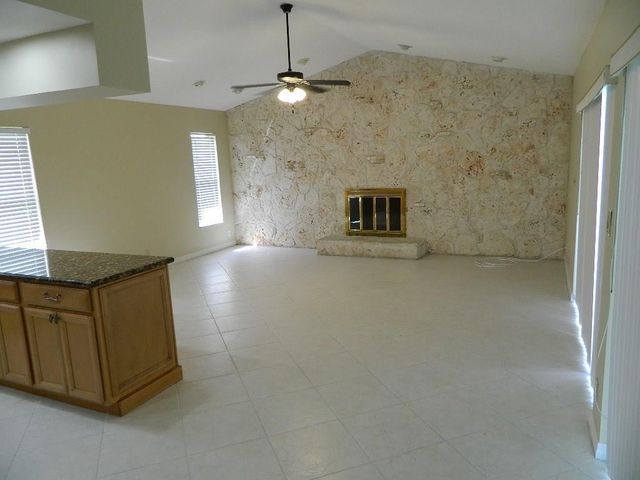 4002 NW 73rd Avenue, Coral Springs, FL 33065
