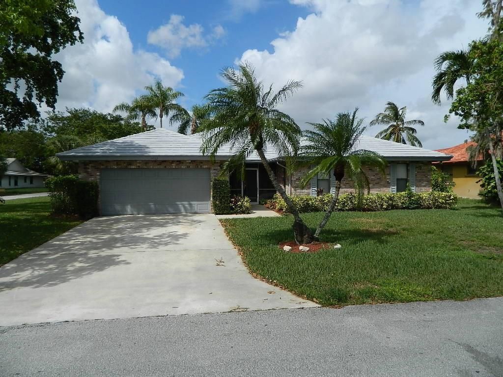 4002 NW 73rd Avenue, Coral Springs, FL 33065