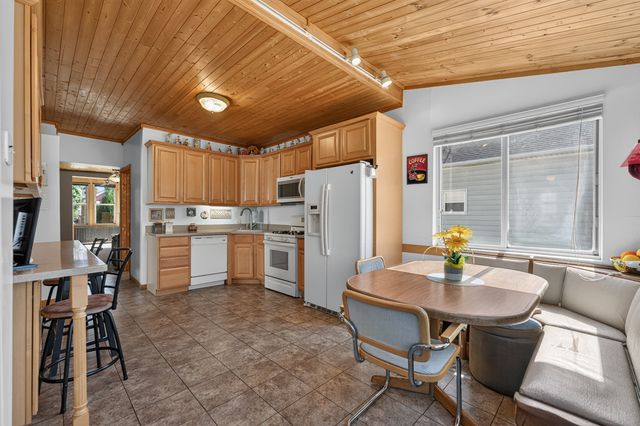 1224 Gunderson Avenue, Berwyn, IL 60402