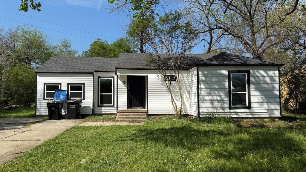 905 Bell Drive, Greenville, TX 75401