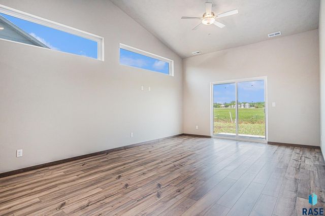 1112 11th St NE Street NE, Madison, SD 57042