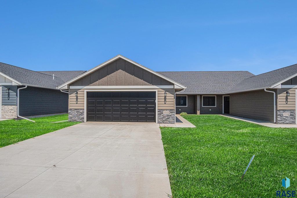 1112 11th St NE Street NE, Madison, SD 57042
