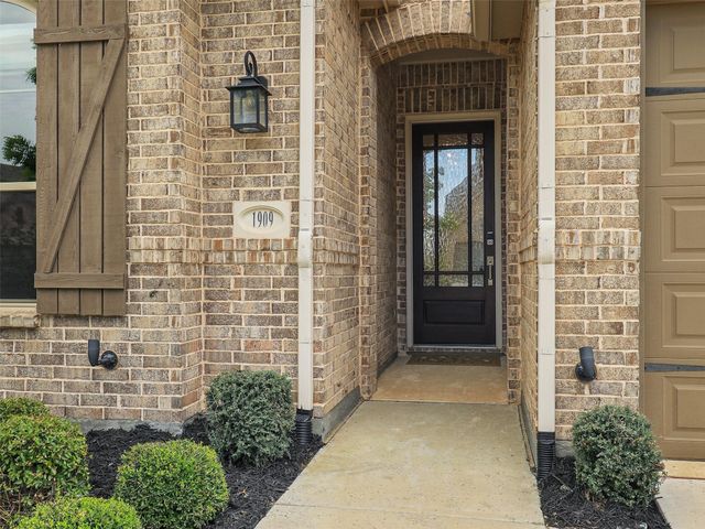 1909 Dappled Grey Avenue, Aubrey, TX 76227